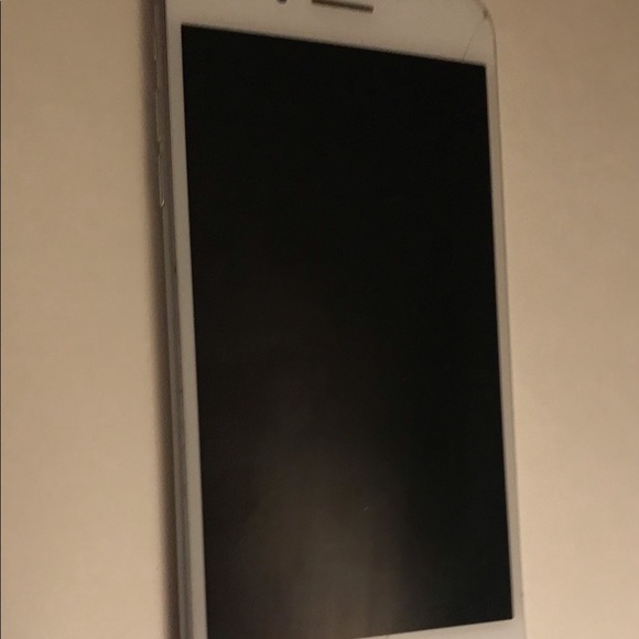 iPhone 7 Plus Locked Mint Condition (needs to be jail broken.)
